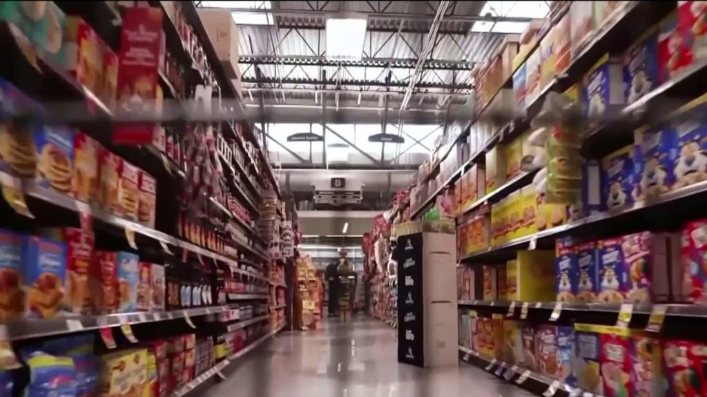 Droits de douane : les Américains s’empressent d’acheter des produits alimentaires ou voitures avant l’augmentation des prix