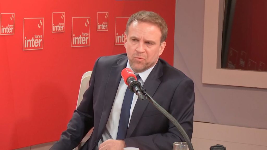 Efforts budgétaires : "Tout le monde doit faire preuve d'esprit de responsabilité", avertit le ministre de l'Industrie en réponse aux maires de France