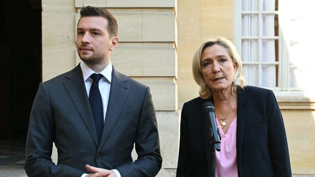 Un scrutin à la proportionnelle intégrale pour les élections législatives, comme en 1986, serait un "moindre mal", assure Marine Le Pen