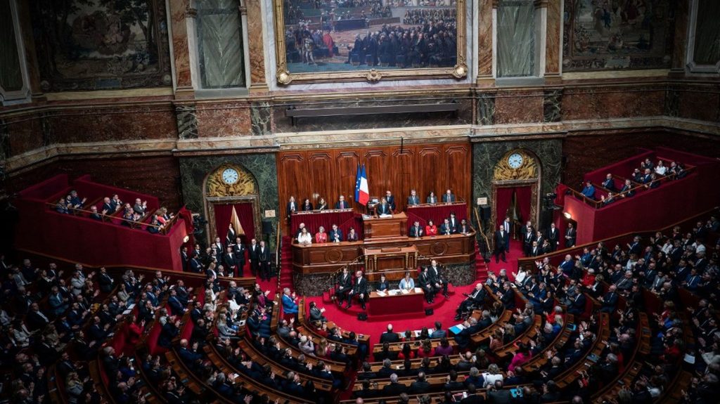 Féminisation de la vie politique : "Le compte n'y est pas, le bilan reste insuffisant" en France, alerte Oxfam