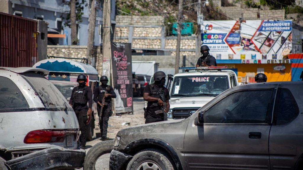 Violences en Haïti : la France "va accroître son aide" pour permettre à la police de combattre les "gangs armés ultraviolents"