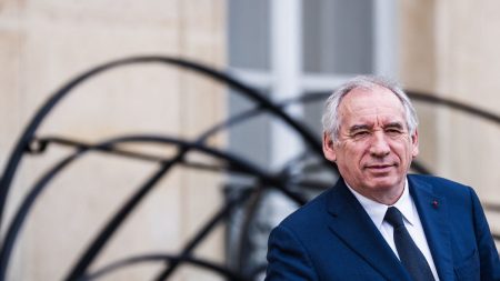 François Bayrou va engager une "consultation" sur la proportionnelle avec les forces politiques à partir du 28 avril