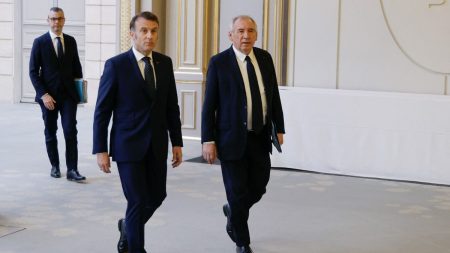 François Bayrou se dit favorable à une fusion du MoDem et de Renaissance "pour l'unité" du centre