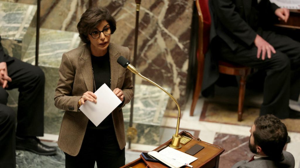 La réforme de la radiodiffusion publique contestée de la France s'est arrêtée après le différend au Parlement