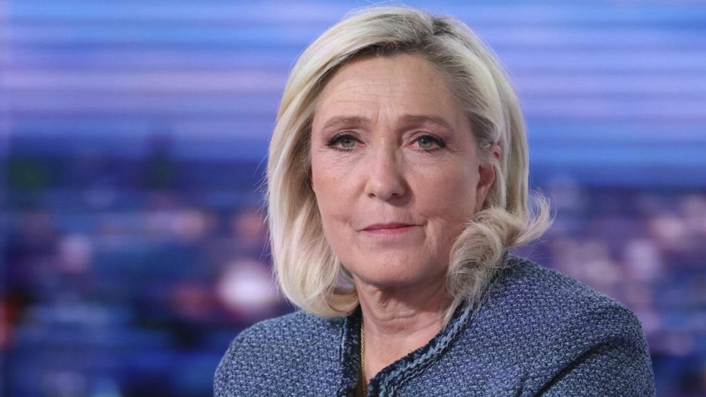 Le chef de l'interrogatoire Le Pen se bat pour un avenir politique après condamnation pour détournement de fonds