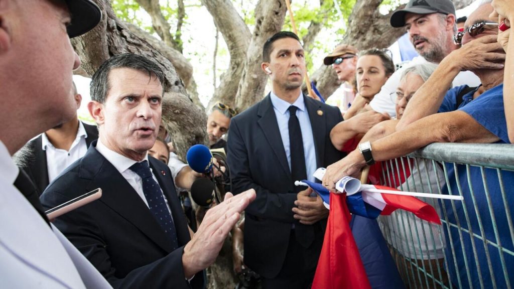 Le ministre français Valls fait pression sur l'accord sur l'avenir de la Nouvelle-Calédonie