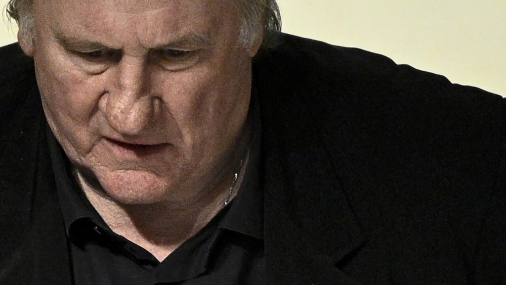 Les procureurs français demandent une peine de prison avec sursis dans le cas d'agression sexuelle de Depardieu