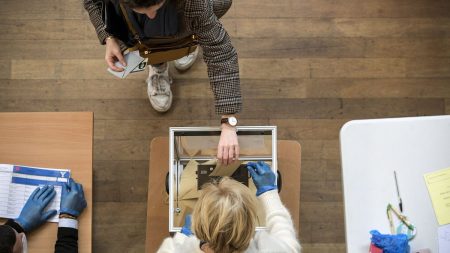 Loi électorale : changements pour la mairie à Paris, Lyon, Marseille dès 2026 ? Elections municipales : la loi qui modifie le mode de scrutin à Paris, Lyon et Marseille pourrait-elle être appliquée dès 2026 ?