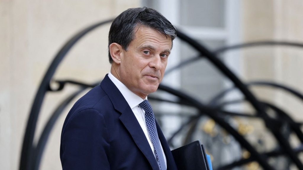 Quasi paria à gauche, Manuel Valls revient en grâce auprès d'anciens camarades socialistes

          Les dossiers sensibles, qui occupent le ministre des Outre-mer, et son attitude, font taire les critiques qui le visent depuis des années.