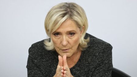 :
    le dernier publié



  



  


      

  

  
    
    Marine Le Pen reprend espoir, la fausse bonne idée de dissoudre les ultras et Batman est mort : ça dit quoi ce 2 avril ?

          Ce mercredi 2 avril, Marine Le Pen sera finalement jugée en appel suffisamment dans les temps pour espérer se présenter à la présidentielle de 2027, des clubs de foot voient les groupes de supporters ultras comme des intermédiaires pour lutter contre la violence, et l'acteur Val Kilmer est mort.
    
    
          Diffusé le 02/04
                      
        1min