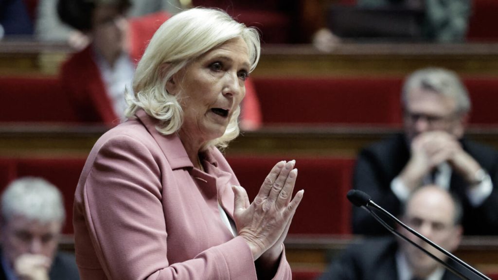 Marine Le Pen fait face à un verdict qui pourrait mettre fin à ses espoirs présidentiels