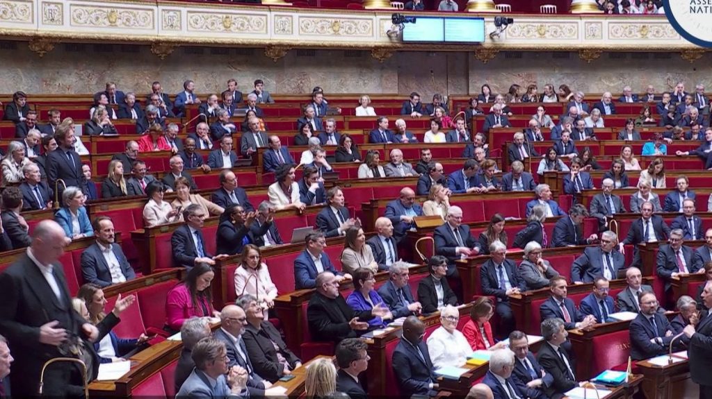 Marine Le Pen inéligible : à l’Assemblée nationale, le gouvernement sous pression