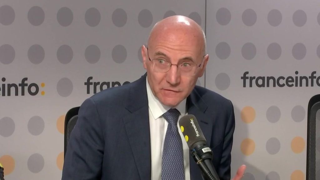 :
    le dernier publié



  



  


      

  

  
    
    Marine Le Pen sera jugée en appel avant 2027 : "La justice n'a pas réagi sous la pression", affirme le premier président de la Cour de cassation

          Alors que le procès de Marine Le Pen l'a rendue momentanément inéligible pour 2027, des magistrats ont été visés par des menaces. "Un mouvement qui se développe", alerte Christophe Soulard, qui décorrèle toutefois ces menaces du délai décidé.
    
    
          Diffusé le 02/04
                      
        3min