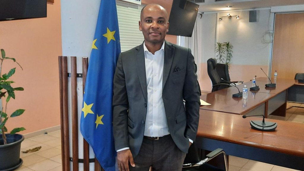 Mayotte : "J'espère que, quand le président reprendra son avion, le message sera suivi d'effet", réagit le maire Mamoudzou