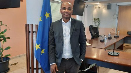 Mayotte : "J'espère que, quand le président reprendra son avion, le message sera suivi d'effet", réagit le maire Mamoudzou