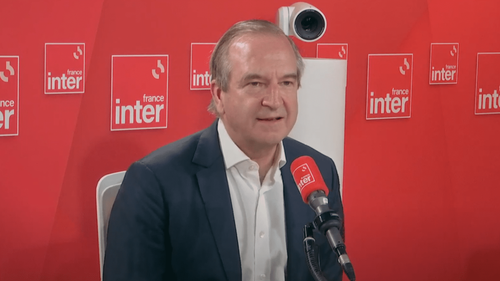 "Je ne suis pas un homme de pouvoir mais j'ai envie d'être utile", affirme Michel-Édouard Leclerc qui fait un pas vers un engagement en politique