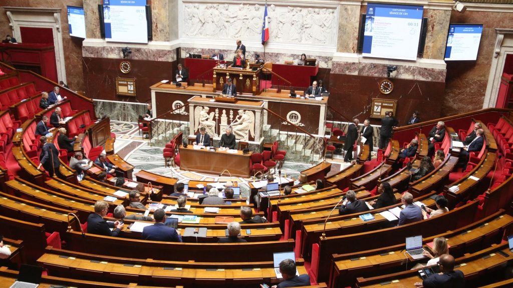 Municipales 2026 : les députés étendent aux petites communes le scrutin de liste paritaire