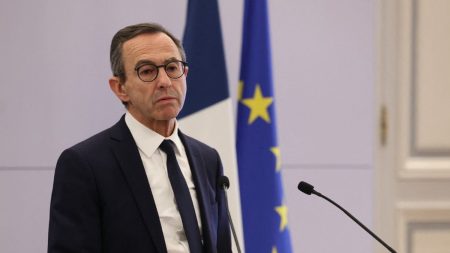 Une circulaire envoyée aux préfets "dans les prochains jours" pour orienter les étrangers en situation régulière vers les métiers en tension