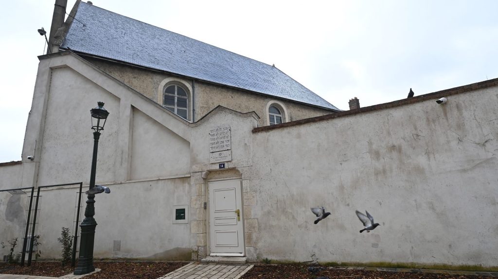 Agression d’un rabbin à Orléans : le mineur auteur des faits condamné à 16 mois de prison ferme avec mandat de dépôt