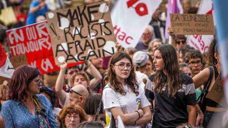 :
    Podcast



  



  


      

  

  
                    



  


      :
    Podcast



  



  


    
    Manif de gauche contre extrême droite, "Secrets de Loly" contre Donald Trump et la reco Camille Yembe : ça dit quoi ce 4 avril ?