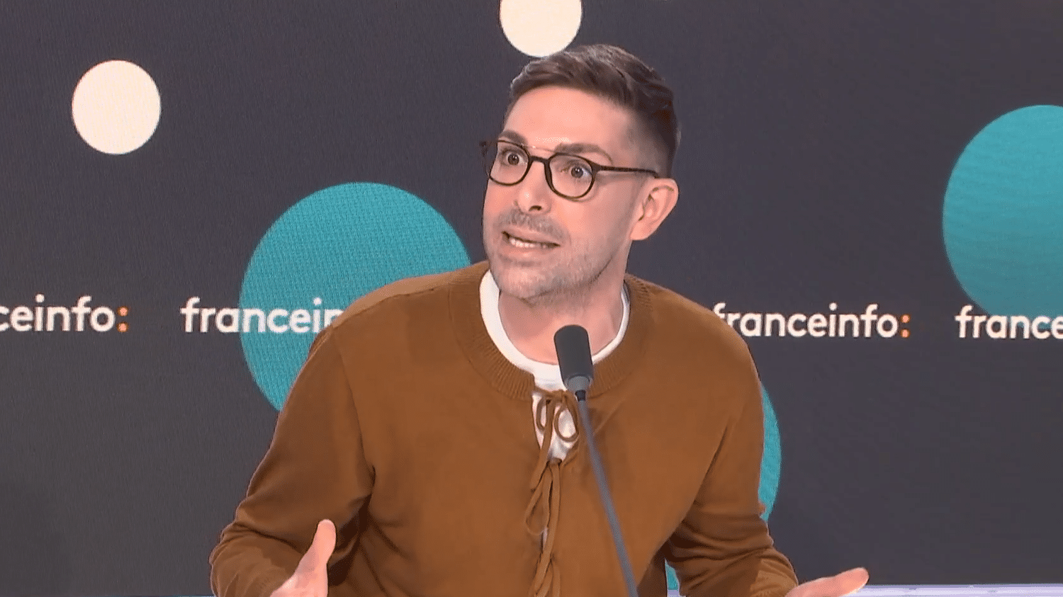 Politique spectacle : le youtubeur Sam Zirah passe des stars de télé ...