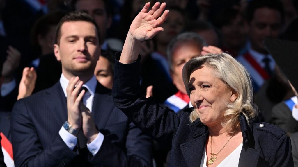 Présidentielle 2027 : Jordan Bardella se positionne comme "candidat" de Marine Le Pen "si elle devait être empêchée" de se présenter