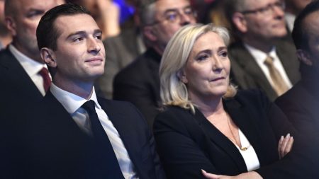 Présidentielle 2027 : si l'inéligibilité de Marine Le Pen est confirmée en appel, la candidate prévoit de passer la main à Jordan Bardella dès septembre 2026