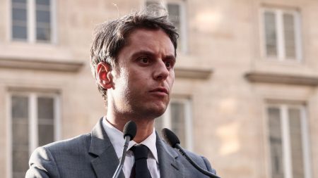 "Déjà un avant-goût de présidentielle" : Gabriel Attal entend transformer son meeting en face-à-face avec Marine Le Pen