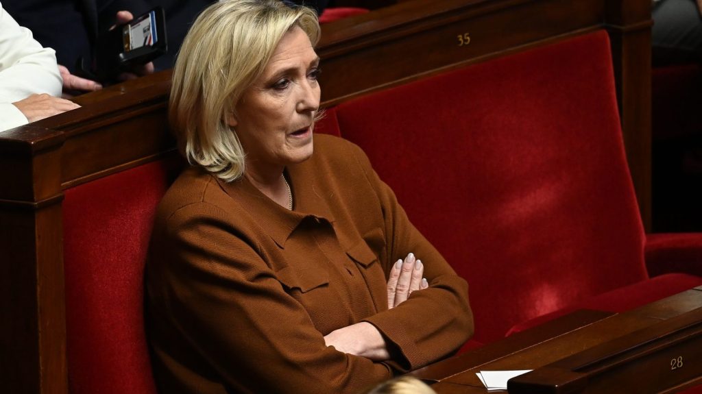 Contre l'idée de supprimer la niche fiscale des retraités, le RN accélère sa stratégie de conquête

          Le parti de Jordan Bardella, en opération séduction depuis des années, commence à faire basculer le vote des retraités, d'après la fondation Jean Jaurès.