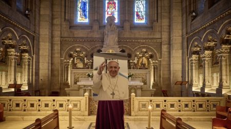 Mort du pape François : côté réactions politiques en France, deux salles, deux ambiances

          La gauche salue le défenseur des migrants, des plus faibles, quand une partie de la droite se restreint au service minimum.