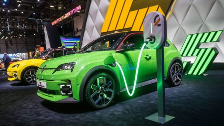 :
    le dernier publié



  



  


      

  

  
    
    La R5 électrique de Renault booste les résultats de la marque

          Dans le contexte déprimé du marché automobile en Europe, Renault profite de son modèle mythique revisité qui se hisse parmi les voitures les plus vendues au sein de l'Union sur le segment électrique.
    
    

      
              
          Diffusé le 25/04
                      
            



  

  
  
    
        2min