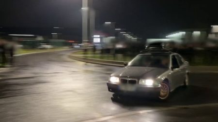 Rodéos urbains : plongée dans les rassemblements de voitures nocturnes, rendez-vous des accros à l'adrénaline