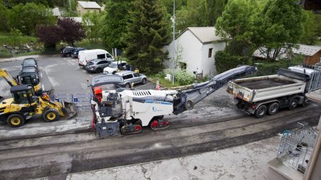 L'Association des maires de France alerte sur l'usure des routes et dénonce l'absence de moyens pour les entretenir