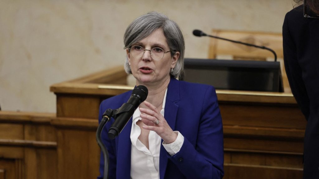 Sandrine Rousseau dénonce une "concentration des pouvoirs" chez les Ecologistes