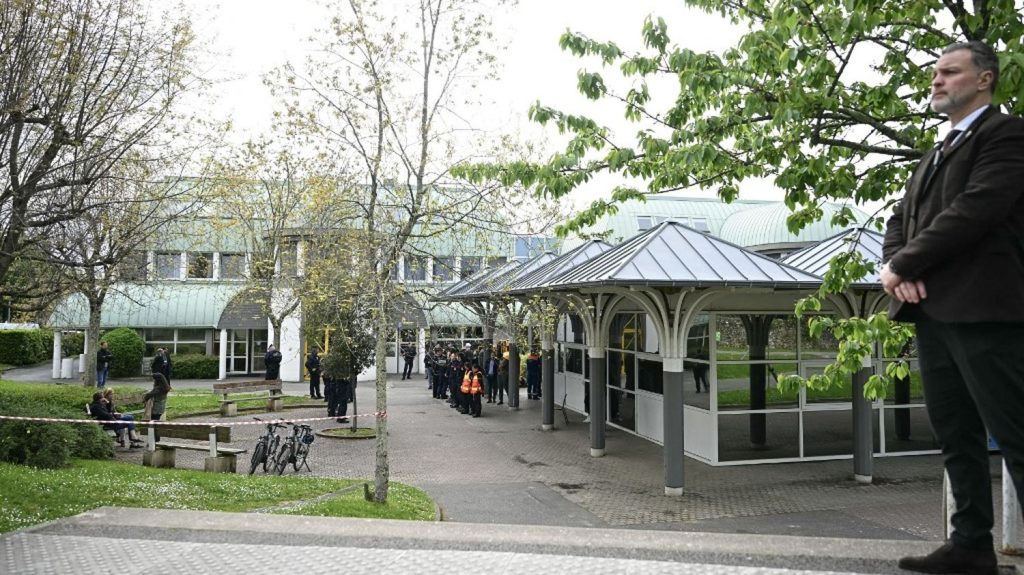 :
    le dernier publié



  



  


      

  

  
    
    Santé mentale et attaque au couteau dans un lycée, gamers pilotes de drones en Ukraine, comeback de Yamê : ça dit quoi ce 25 avril ?

          Ce vendredi 25 avril, une attaque au couteau dans un lycée à Nantes soulève des questions sur la santé mentale des jeunes, des gamers ukrainiens pilotent des drones de guerre, et Yamê fait son grand retour avec un nouveau son qui secoue déjà les réseaux.
    
    

      
              
          Diffusé le 25/04
                      
            



  

  
  
    
        1min