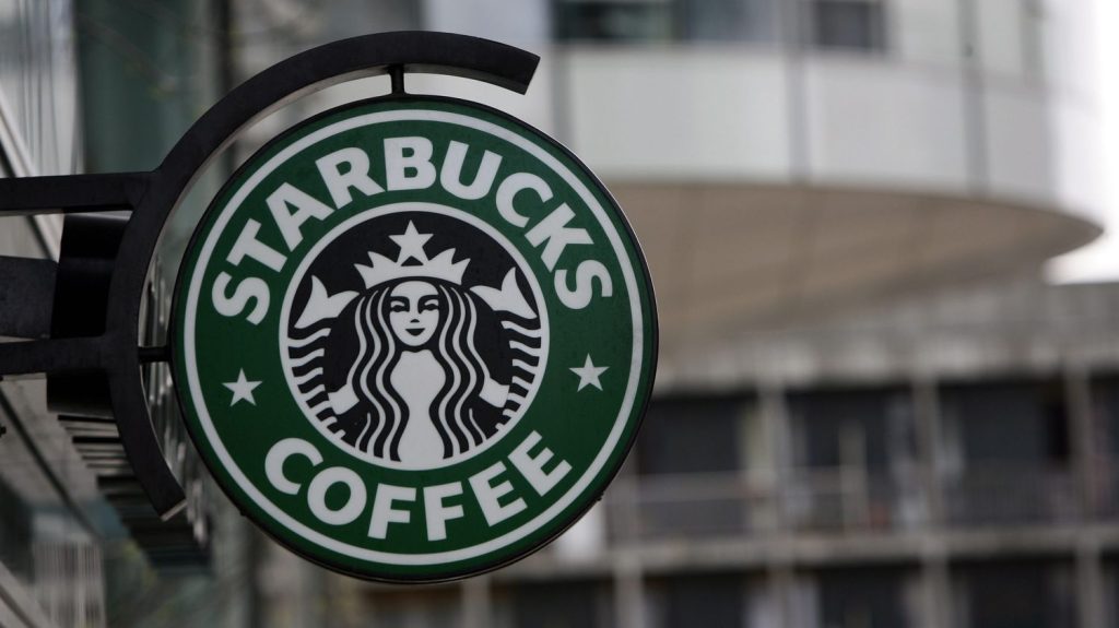 :
    le dernier publié



  



  


      

  

  
    
    Un salarié de Starbuck licencié pour avoir offert des sandwichs invendus à des SDF

          Chaque soir, il récupérait les produits alimentaires invendus pour les distribuer aux personnes sans abri de l'aéroport de Marseille où il travaillait. Un geste qui lui a valu un licenciement pour faute grave.
    
    

      
              
          Diffusé le 14/04
                      
            



  

  
  
    
        2min
