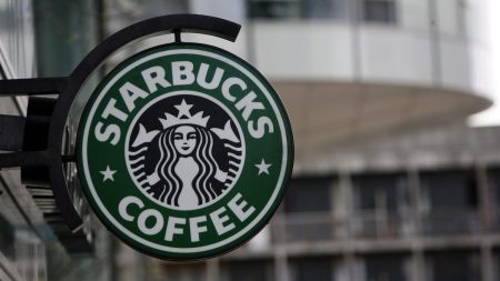 :
    le dernier publié



  



  


      

  

  
    
    Un salarié de Starbuck licencié pour avoir offert des sandwichs invendus à des SDF

          Chaque soir, il récupérait les produits alimentaires invendus pour les distribuer aux personnes sans abri de l'aéroport de Marseille où il travaillait. Un geste qui lui a valu un licenciement pour faute grave.
    
    

      
              
          Diffusé le 14/04
                      
            



  

  
  
    
        2min