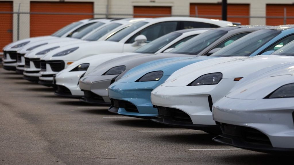 Droits de douane américains : les surtaxes de 25% sur les voitures importées aux Etats-Unis entrent en vigueur