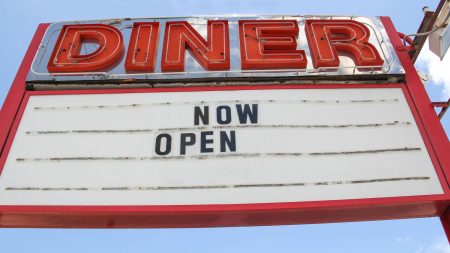 :
    le dernier publié



  



  


      

  

  
    
    À Los Angeles, Tesla teste un concept rétro pour séduire au-delà de l’automobile

          À Los Angeles, le premier restaurant estampillé Tesla est en cours de construction sur le Santa Monica Boulevard. Pensé comme un espace hybride entre restauration, recharge de véhicules et expérience immersive, le projet témoigne de l’ambition du constructeur automobile d’étendre son influence.
    
    

      
              
          Diffusé le 24/04
                      
            



  

  
  
    
        2min