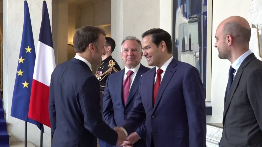 Ukraine : grande manœuvres diplomatiques à Paris