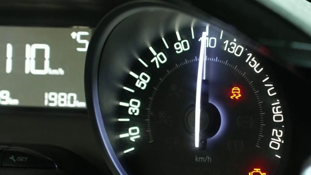Sécurité routière : des voitures à la vitesse bridée pour garantir la sécurité des jeunes conducteurs