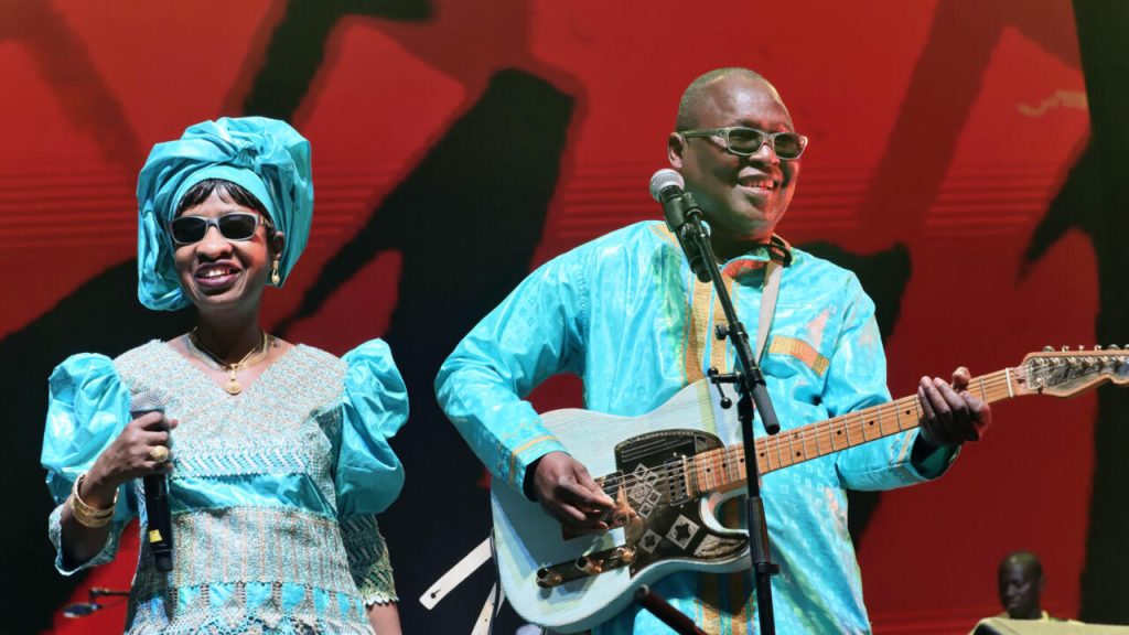 Amadou, le chanteur malien de la renommée du duo aveugle, décède à l'âge de 70 ans