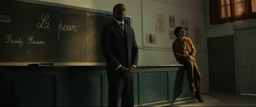 Alexandre Bouyer et Arthur Dupont jouent Frantz Fanon et son stagiaire, Jacques Azoulay, dans le film de Barny.