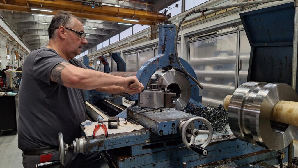 La guerre en Ukraine déplace l'industrie des armes de la France à la vitesse supérieure