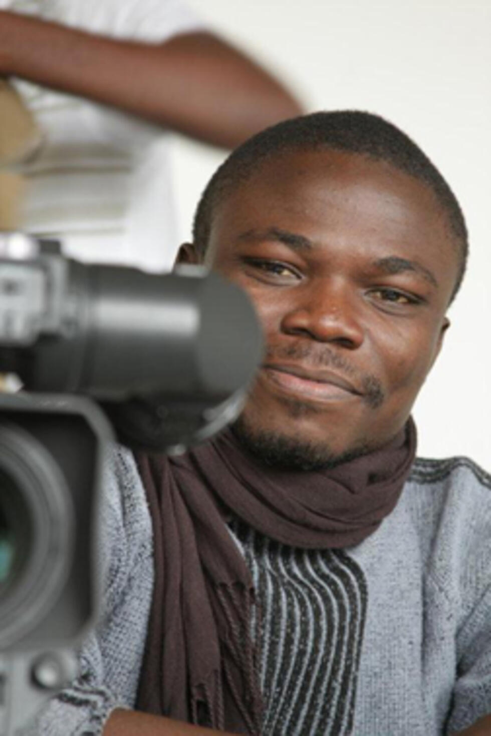 Directeur congolais Dieudo Hamadi. Son film "en aval à Kinshasa" faisait partie de la sélection officielle du Festival de Cannes en 2020.