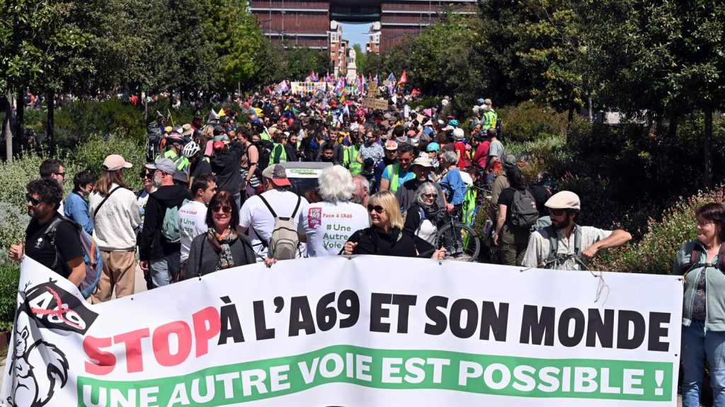 Autoroute A69 : "Dans un État de droit, le législateur ne peut pas empiéter sur le judiciaire", réagit une avocate d'opposants