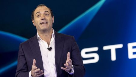 Spécialiste du marché américain, Italien issu de Fiat... Antonio Filosa, le nouveau patron de Stellantis au profil bien différent de Carlos Tavares