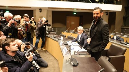 "Tout le monde cherche son procès politique" : l'augmentation des commissions d'enquête parlementaire agace des députés

          Le nombre de ces instances de contrôle a bondi ces dernières années. "Il y en a un peu trop", pense même la présidente de l'Assemblée nationale, Yaël Braun-Pivet.