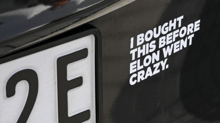:
    le dernier publié



  



  


      

  

  
    
    Baisse des ventes, appel au boycott... Que se passe-t-il chez Tesla, la marque de voitures d'Elon Musk ?

          Depuis son soutien à Donald Trump, le milliardaire fait l'objet de beaucoup de critiques. Mais ce positionnement politique est-il en cause dans la mauvaise passe que vit sa société automobile ?
    
    

      
              
          Diffusé le 02/05
                      
            



  

  
  
    
        4min