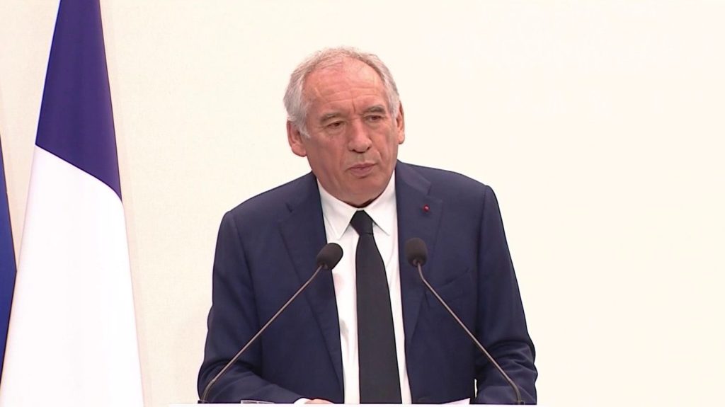 F. Bayrou évoque un référendum sur les déficits